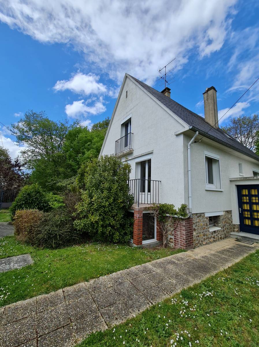 Ravalement de façade avec enduit et isolation pour économies d'énergies proche Evreux