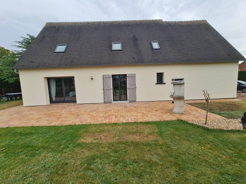 Isolation thermique par l'extérieur : Découvrez le processus appliqué par EFIBAT sur les trois façades sélectionnées à Saint-Elier (27).